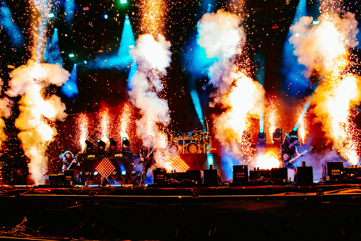 Headbanging mit Robb Flynn und Band auf der Faster-Stage. – Machine Head.