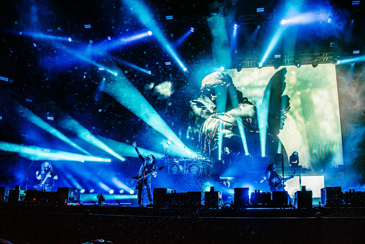 Headbanging mit Robb Flynn und Band auf der Faster-Stage. – Machine Head.