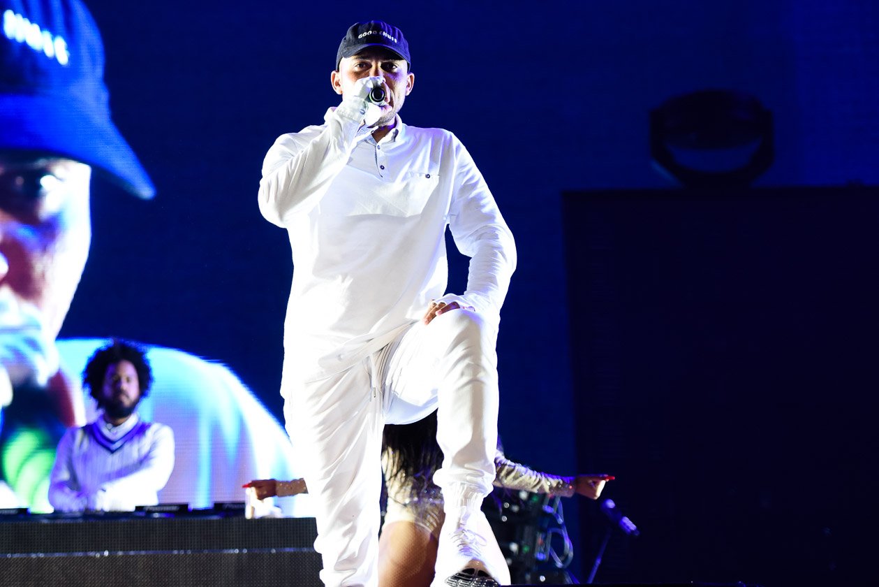 Feuer, Rauch, Licht -  der visuelle Overkill auf der Crater Stage. – Major Lazer.