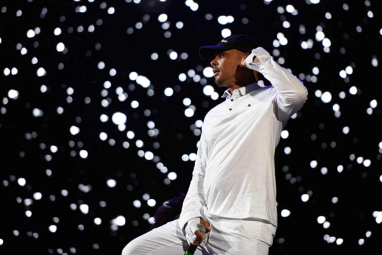 Feuer, Rauch, Licht -  der visuelle Overkill auf der Crater Stage. – Major Lazer.