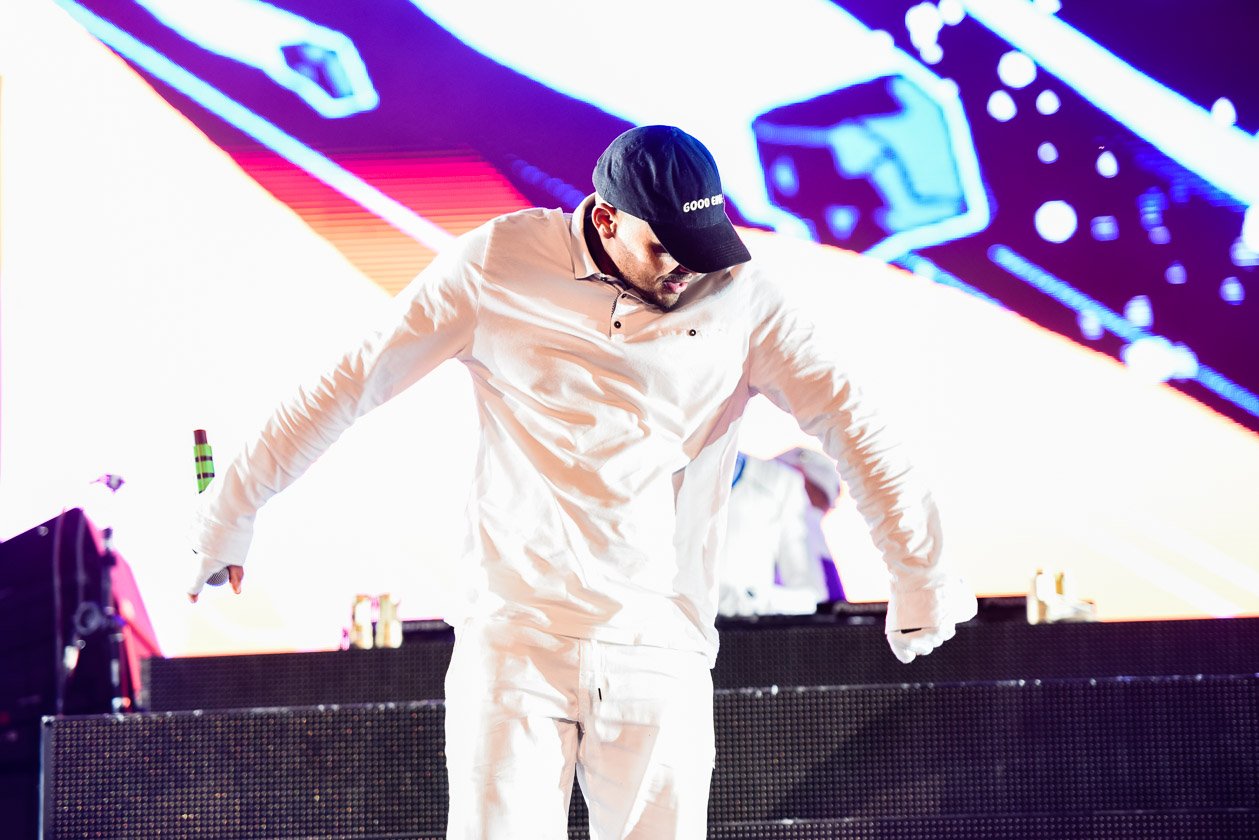 Feuer, Rauch, Licht -  der visuelle Overkill auf der Crater Stage. – Major Lazer.