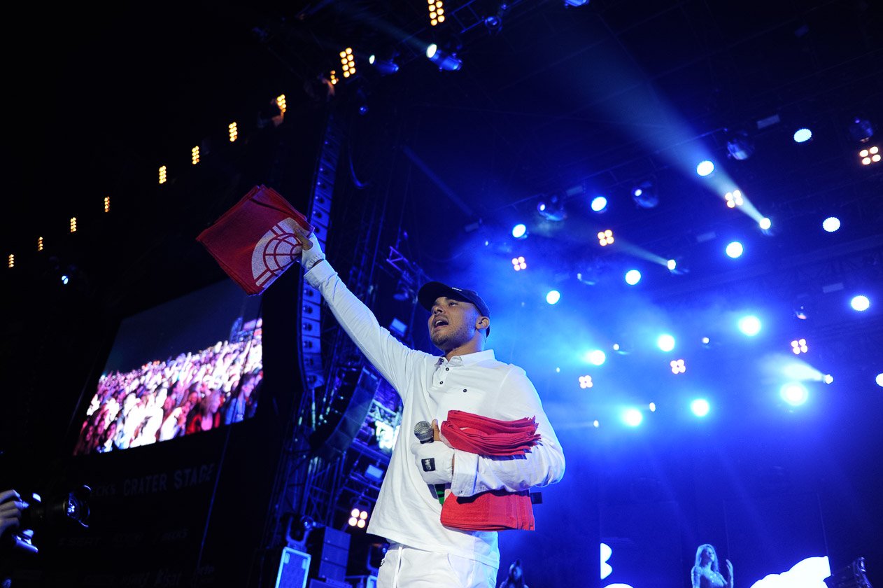 Feuer, Rauch, Licht -  der visuelle Overkill auf der Crater Stage. – Major Lazer.