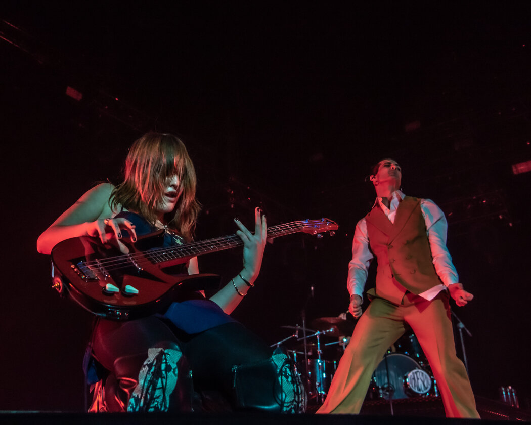 Die halbe Welt feiert sie: In der Hauptstadt macht die italienische Rockband ihrem Ruf alle Ehre. – Måneskin.