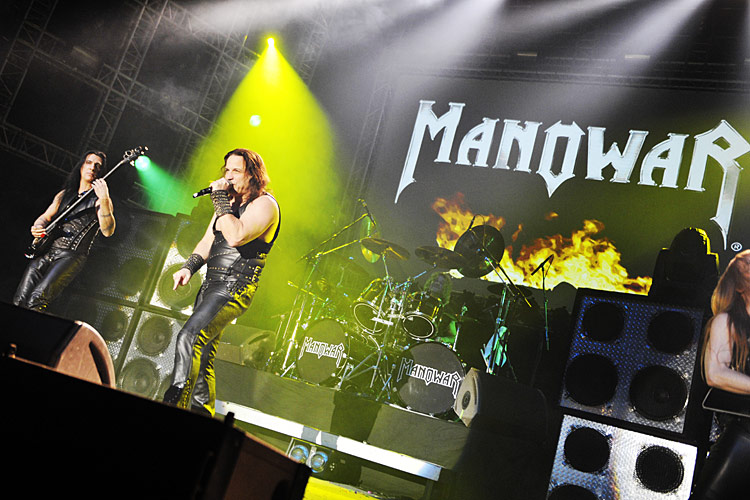 Wie aus einer längst vergangenen Zeit: Manowar. – Manowar live in Köln