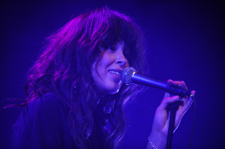 Maria Mena auf ihrer "Cause And Effect"-Tour im Kölner E-Werk. – ...neuem Sound begeistert