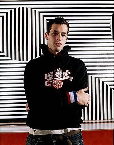 Mark Ronson – Der DJ von P. Diddys Promi-Partys trumpft auf. – Kapuzenpulli rockt!