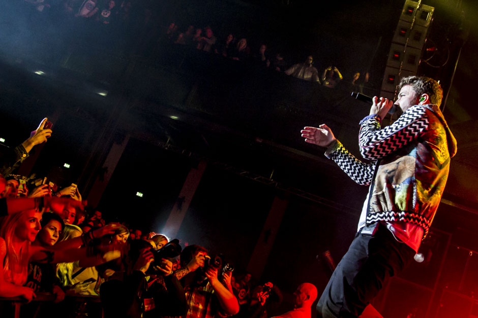 Marteria – Beim Gig in der Domstadt. Ausverkauft. Natürlich. – Die Fans und er.