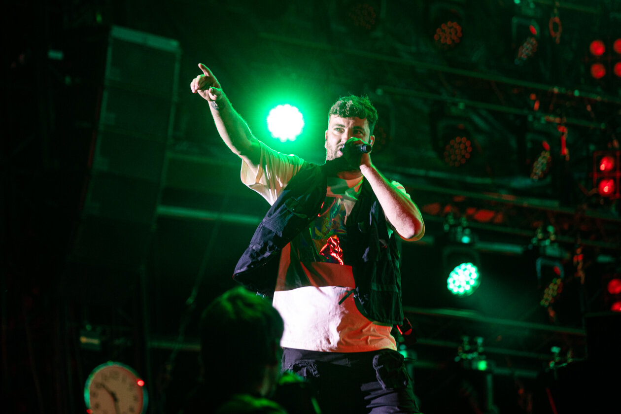 "Wir sind der Ring!” Bei Marterias Gig brannte die Hütte vor der Bühne. – Marteria.