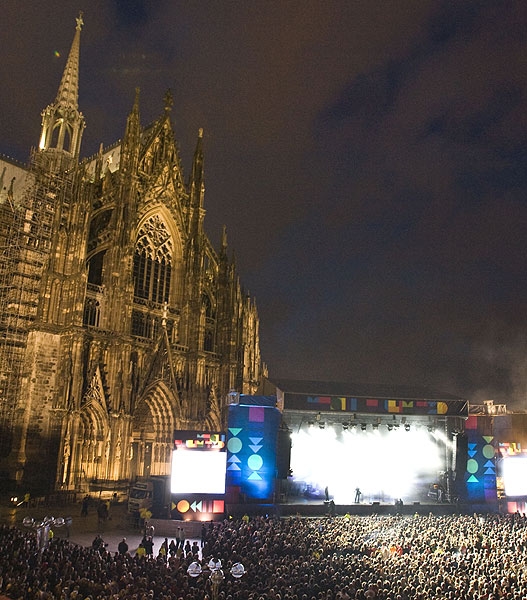 Massive Attack live bei Music Unlimited in Köln. – Massive Attack live auf dem Domplatz Köln