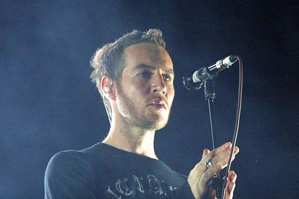 Massive Attack – Die Groove-Opis schleppten eine gigantische Matrix-Leinwand aufs Southside. – Deflowering my baby