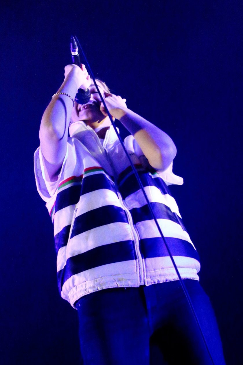 Mavi Phoenix mit Bilderbuch auf "Magic Life"-Tour. – Heute als Support für Bilderbuch.