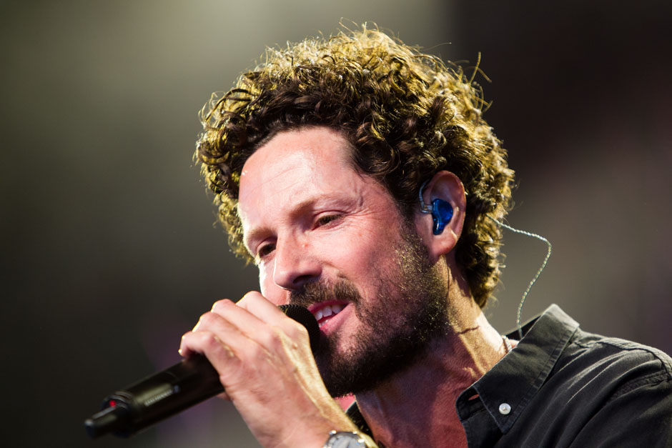 Max Herre – Max und Freunde unplugged in der Rheinmetropole. – ... aber mit großem Orchester und ...