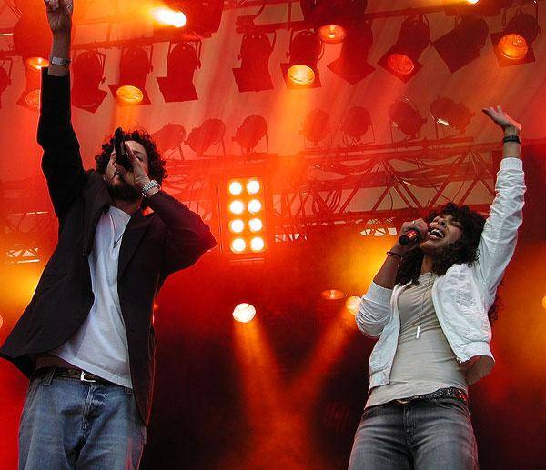 Max Herre auf den Hip Hop Open 2004. – Mit Joy Denalane