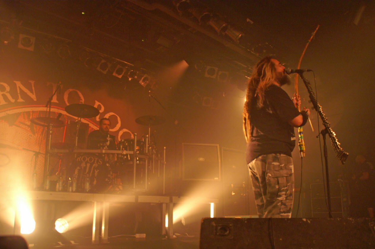 Max und Igor führen das legendäre Sepultura-Album "Roots" komplett auf. – Max & Igor Cavalera.