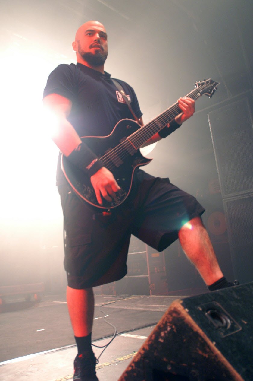 Max & Igor Cavalera – Max und Igor führen das legendäre Sepultura-Album "Roots" komplett auf. – An der Leadgitarre: Marc Rizzo.