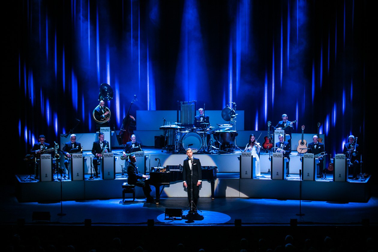 Max Raabe / Palastorchester – "Der perfekte Moment ... wird heut verpennt". – Max Raabe.