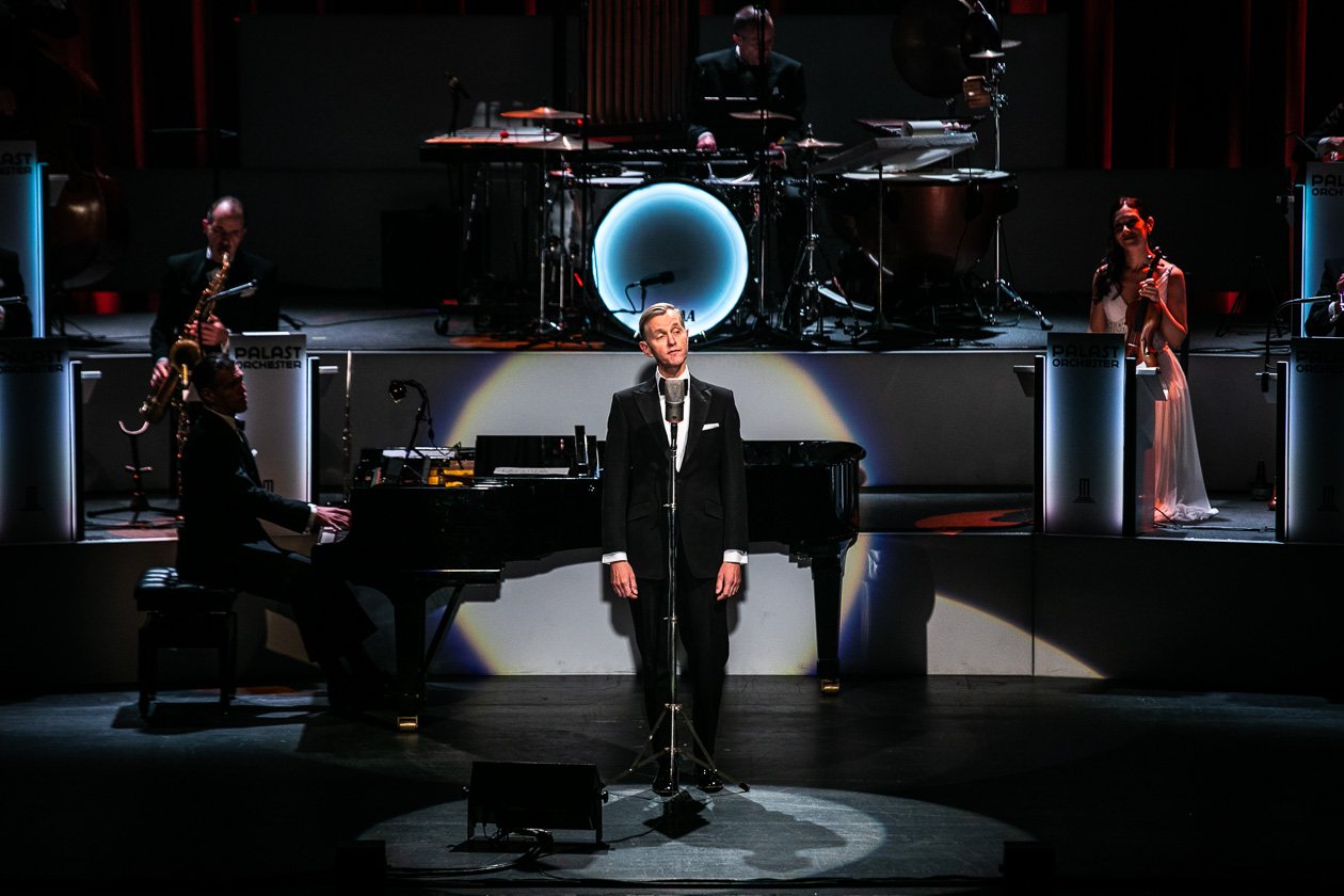 Max Raabe / Palastorchester – "Der perfekte Moment ... wird heut verpennt". – Max Raabe.