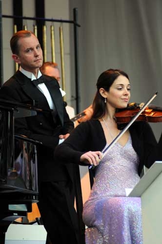 Max Raabe / Palastorchester – Trotz Publikum mit Stock im Hintern wieder grandios: Max Raabe. – 