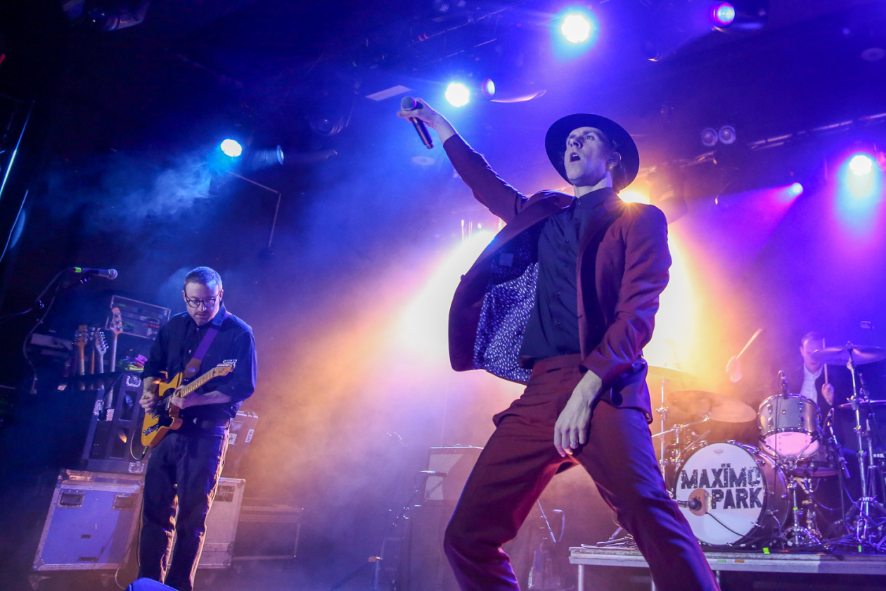 Maximo Park – Maximo Park: Duncan Lloyd (Gitarre), Sänger Paul Smith und Tom English (Drums).
