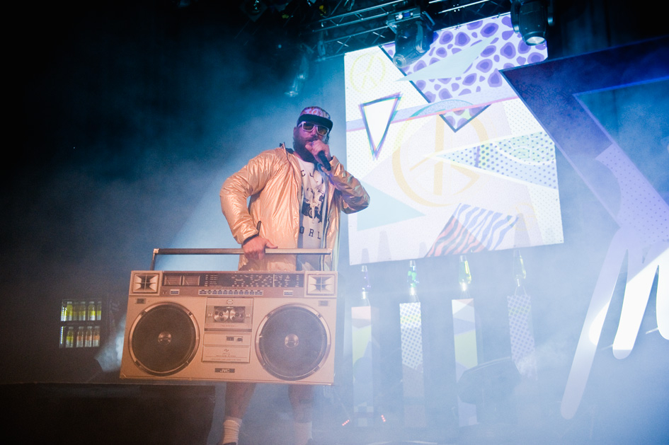 Mc Fitti – Geilon? Übelst Geilon! Fitti am Main. – Schwer zu tragen.