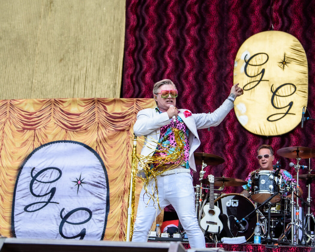 Punkrock zwischen Hawaii-Urlaub und Elvis Presley. – Me First And The Gimme Gimmes.