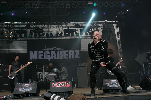 Live doch besser als auf CD. – Megaherz in action.