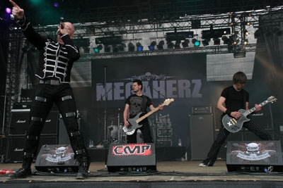 Live doch besser als auf CD. – Megaherz in action.