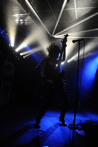 Ganz nah am Publikum: Tourstop im Abart. – Melissa Auf Der Maur.