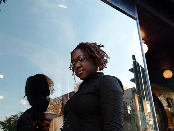 Die kanadische Singer/Songwriterin präsentiert ein sagenhaftes Debüt. – Mélissa Laveaux steht eine ...