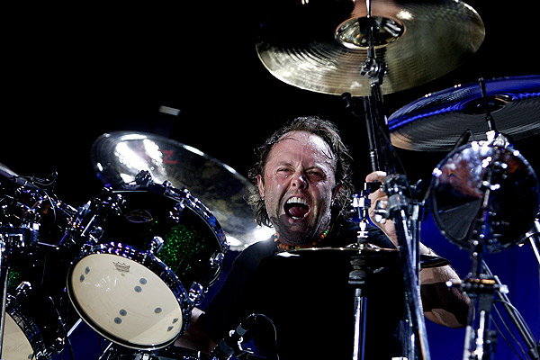 Metallica – Grauer Bart, harter Rock: James Hetfield und seine Therapiegruppe kurieren den Nürburgring. – 