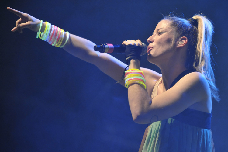 Mia – Mieze und Co. fit wie eh und je. – Da entlang.