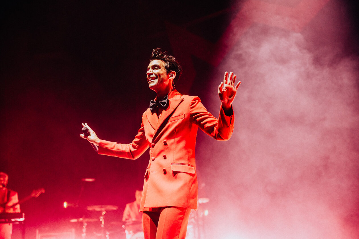 Der Singer/Songwriter und Producer ist ein eher selten gesehener Gast in Deutschland. – Mika.