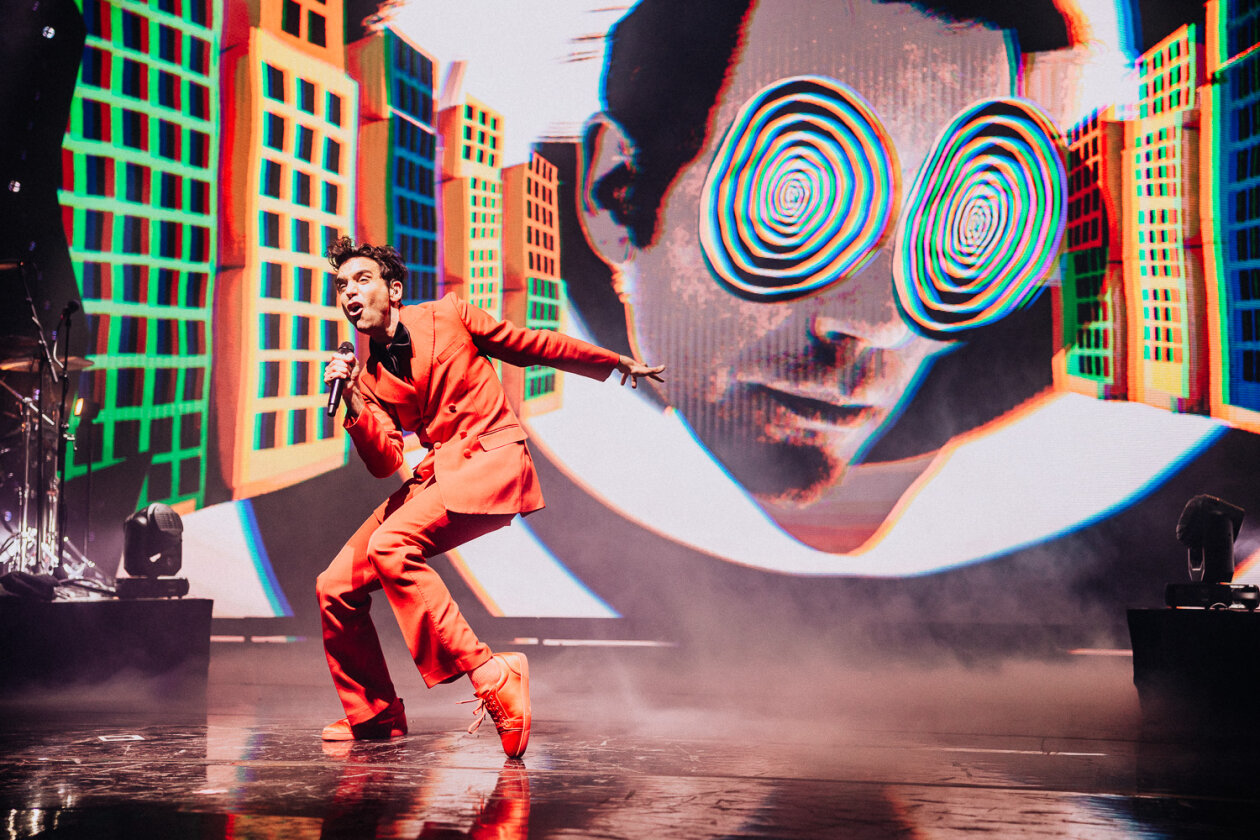 Der Singer/Songwriter und Producer ist ein eher selten gesehener Gast in Deutschland. – Mika.