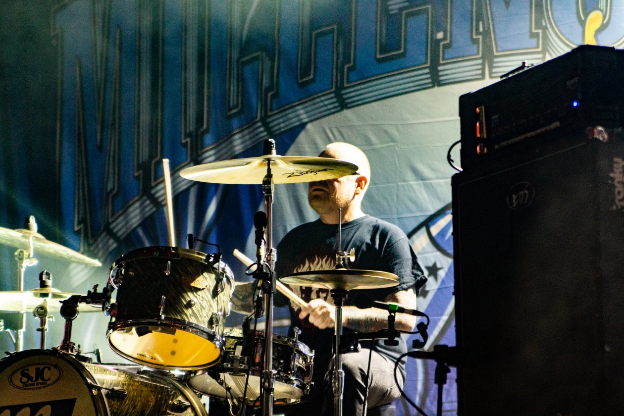 Millencolin – Zeit für ein Skatepunk-SOS. – Fredrik Larzon.