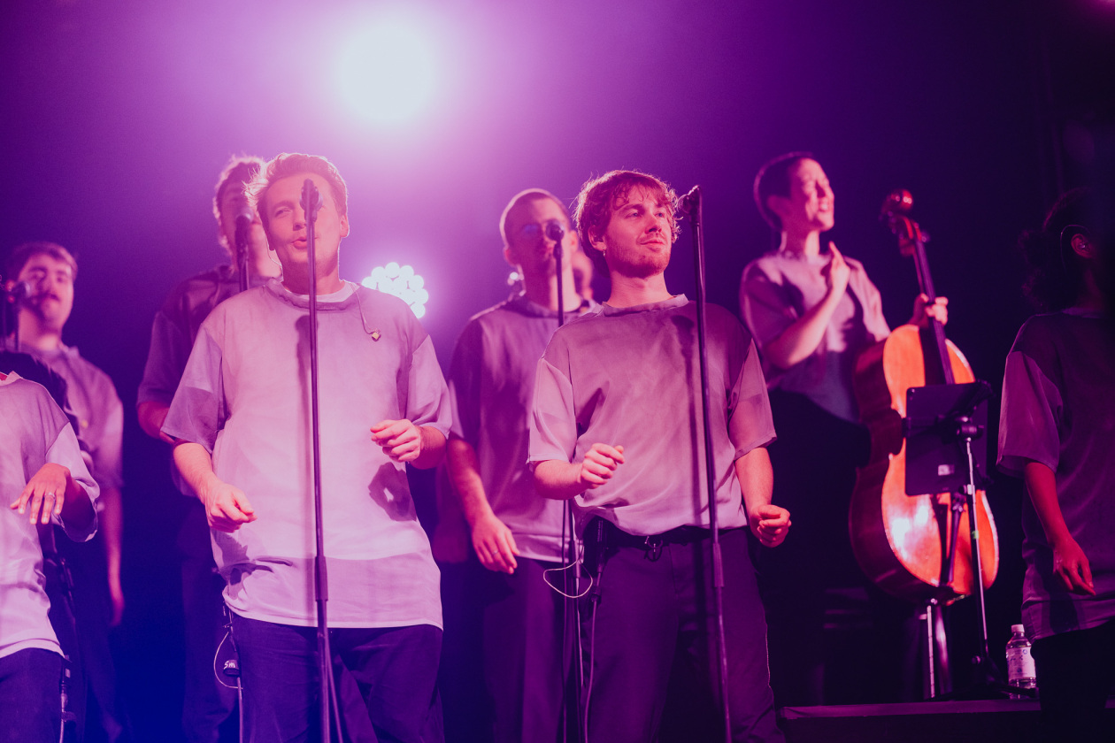 Mine und Orchester beim Tourabschluss in der Hauptstadt. – ... mit Orchester.