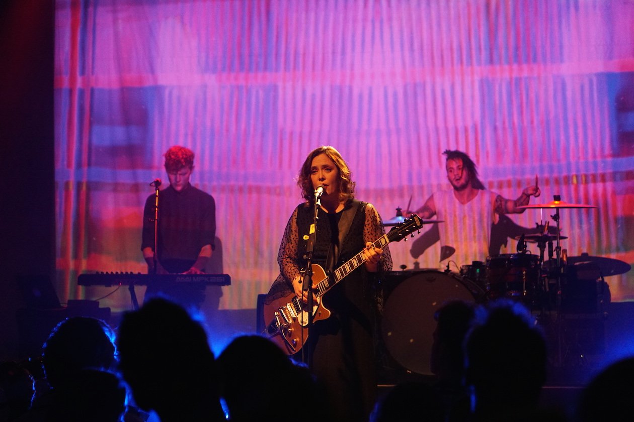 Editors plus Slowdive plus Mogwai live. – Minor Victories.