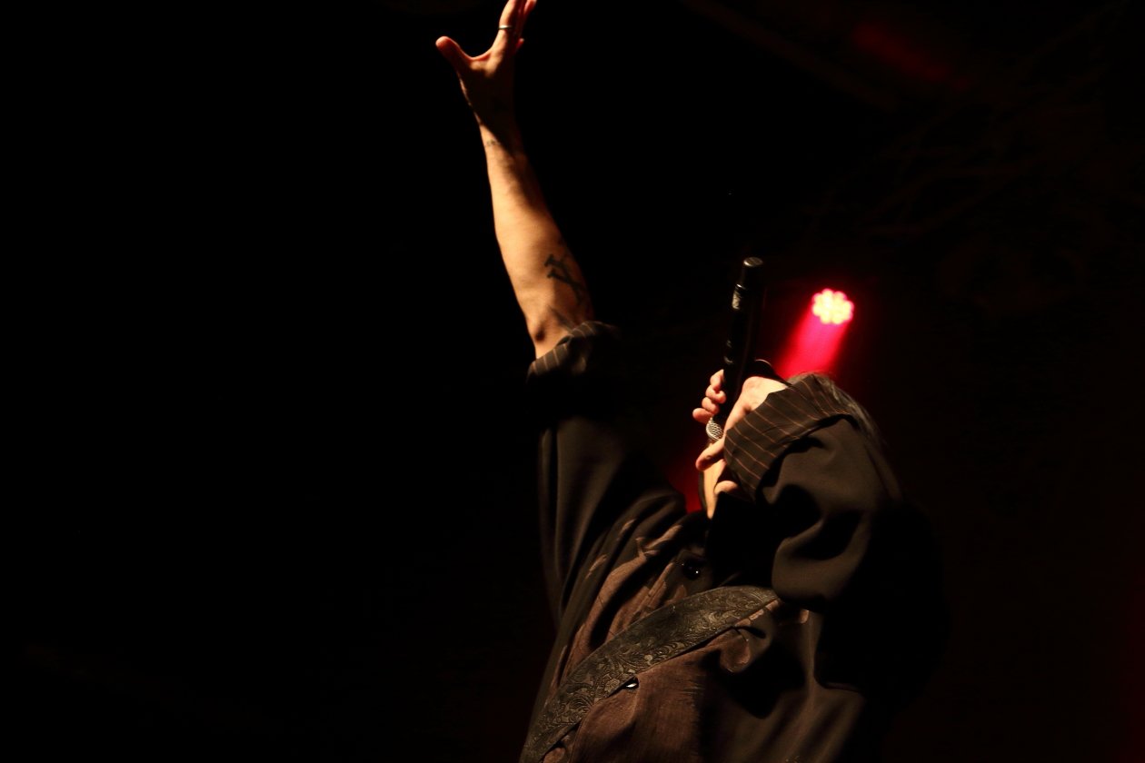 Miyavi – Seit 15 Jahren solo unterwegs: der Samurai-Gitarrist! – Groovt.