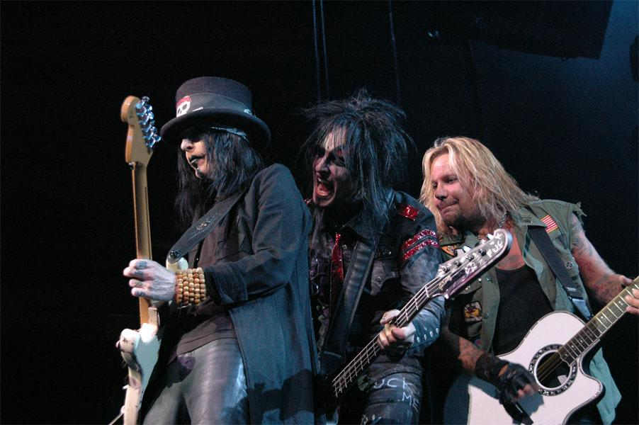 Titten, Bier und Rock'n'Roll: Mötley Crüe wissen, wies geht. – Smoking In The Boys Room