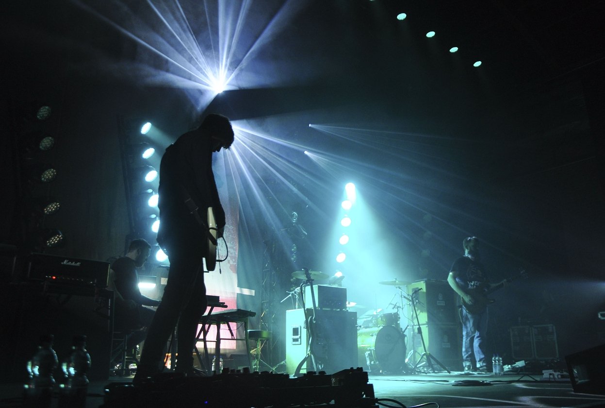 Every Country's Sun: Mogwai live – ohne Drummer Martin Bulloch, dafür mit zwei ebenbürtigen Gastmusikern. – Derzeit erkankt: