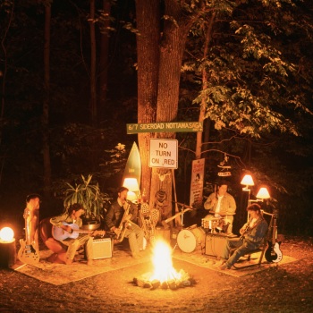Moondoggy - Around The Fire