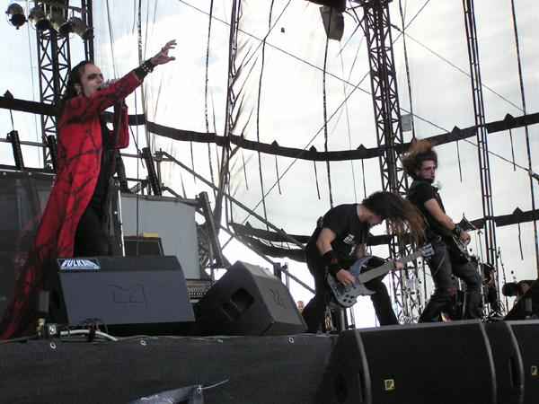 Moonspell – Wirken mit Kajal nicht unbedingt evil aber sind unterhaltsam. – 