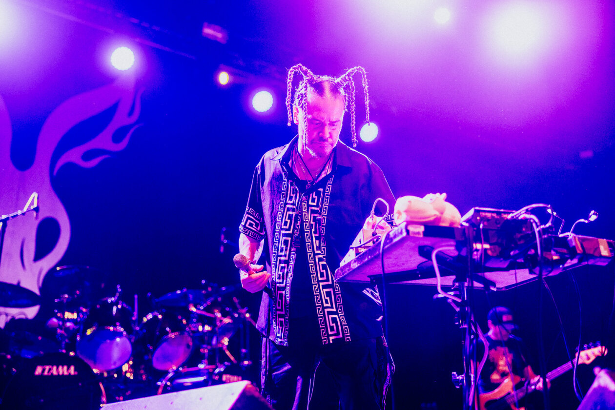 Mr. Bungle – Was für ein Line-up: Mike Patton, Trevor Dunn und Trey Spruance -flankiert von Dave Lombardo und Scott Ian. – Mike.