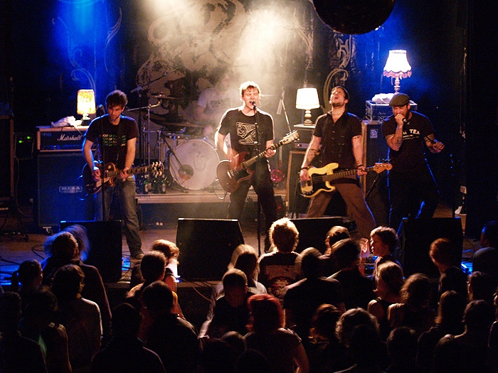Muff Potter im KuLa in Konstanz (Support: Ex-Hot Water Music Frontman Chuck Ragan) – Zugabe: Muff Potter und Chuck Ragan gemeinsam On Stage