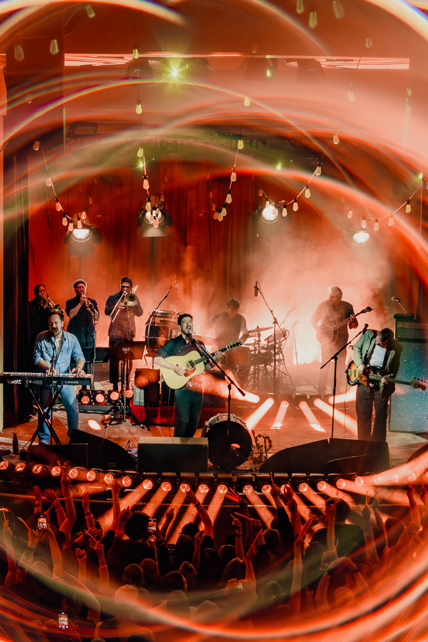 Kurz vor Albumrelease auf Clubtour: intimes Stelldichein der britischen Folkrock-Großmeister. – Mumford & Sons.