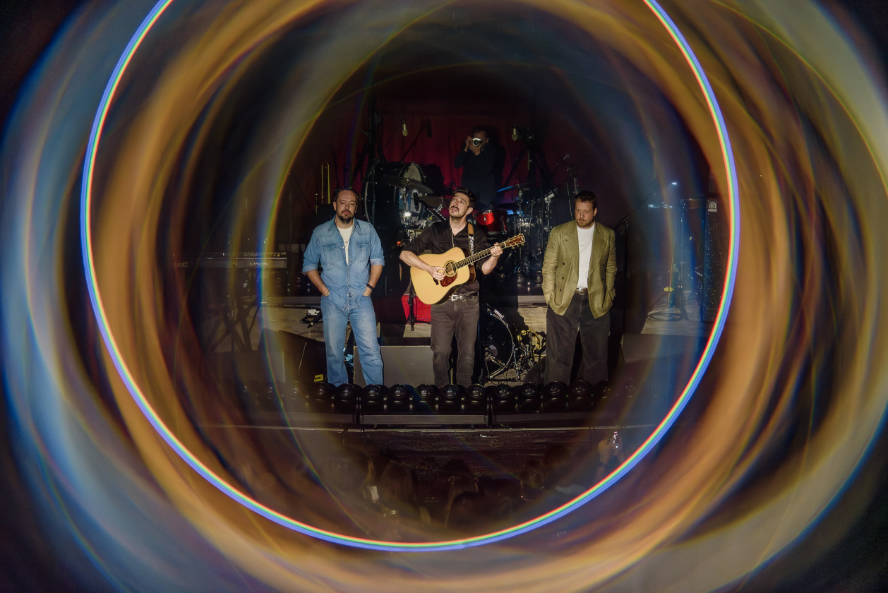 Kurz vor Albumrelease auf Clubtour: intimes Stelldichein der britischen Folkrock-Großmeister. – Mumford & Sons.