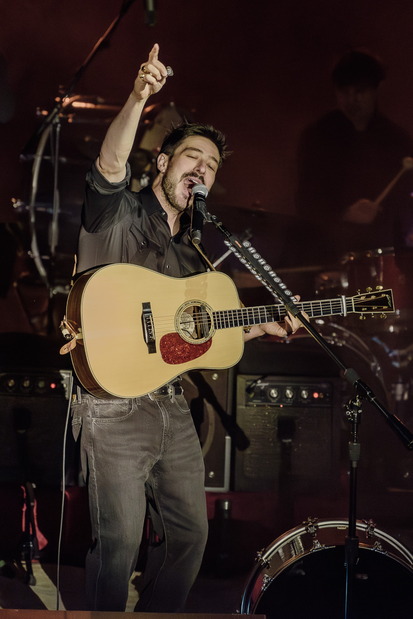 Kurz vor Albumrelease auf Clubtour: intimes Stelldichein der britischen Folkrock-Großmeister. – Mumford & Sons.