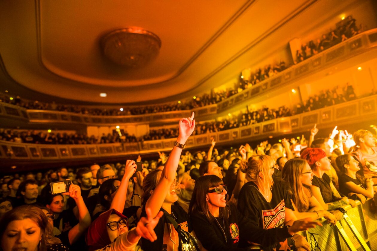 Muse – Mal im etwas kleineren Rahmen: Matthew Bellamy und Co. beim letzten Gig ihrer "October Theatre Tour" im Herbst in der Hauptstadt. – Im Admiralspalast.