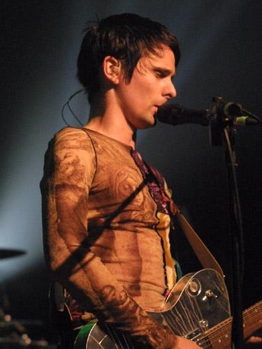 Muse – Die drei Jungs aus Devon - wütend, melancholisch, depressiv und verzweifelt ... – Nackig wie nie zuvor: Matthew Bellamy.