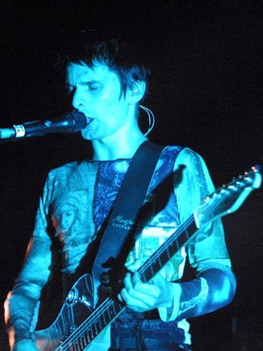 Muse – Die drei Jungs aus Devon - wütend, melancholisch, depressiv und verzweifelt ... – Noch viel blauer: Matthew Bellamy.