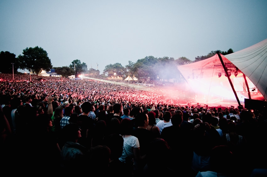Matthew Bellamy und Kollegen auf der Freilichtbühne. – Muse.